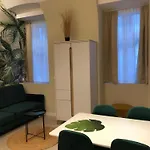In Iv. * Budapeşte