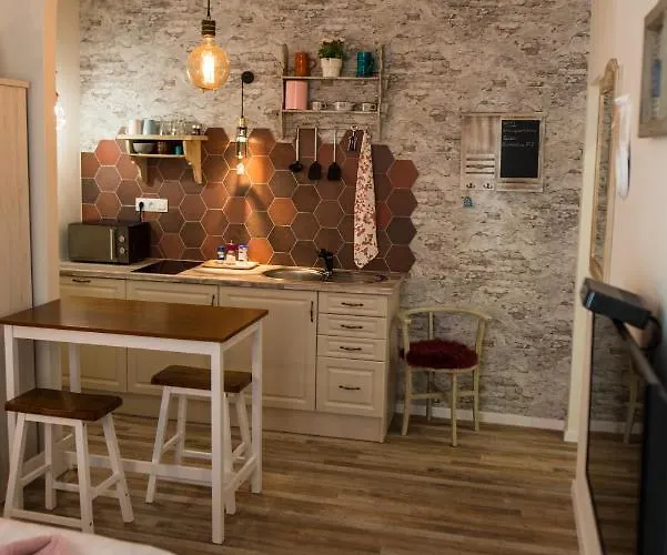 In Iv. * Βουδαπέστη