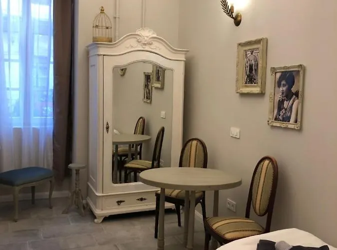 In Iv. * Budapeşte